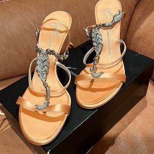 Gorgeous Giuseppe Zanotti peach sandals with Swarovski crystal 9 1/2